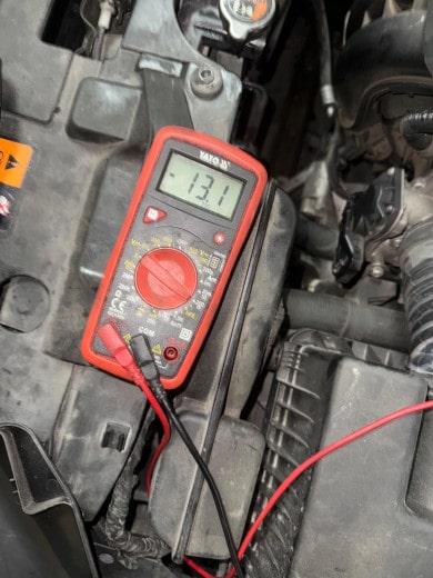 Mobilna naprawa samochodu. Mechanik z dojazdem do klienta. Naprawa samochodu na miejscu.