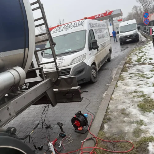 Naprawa auta na miejscu przez mobilnego mechanika w Krakowie